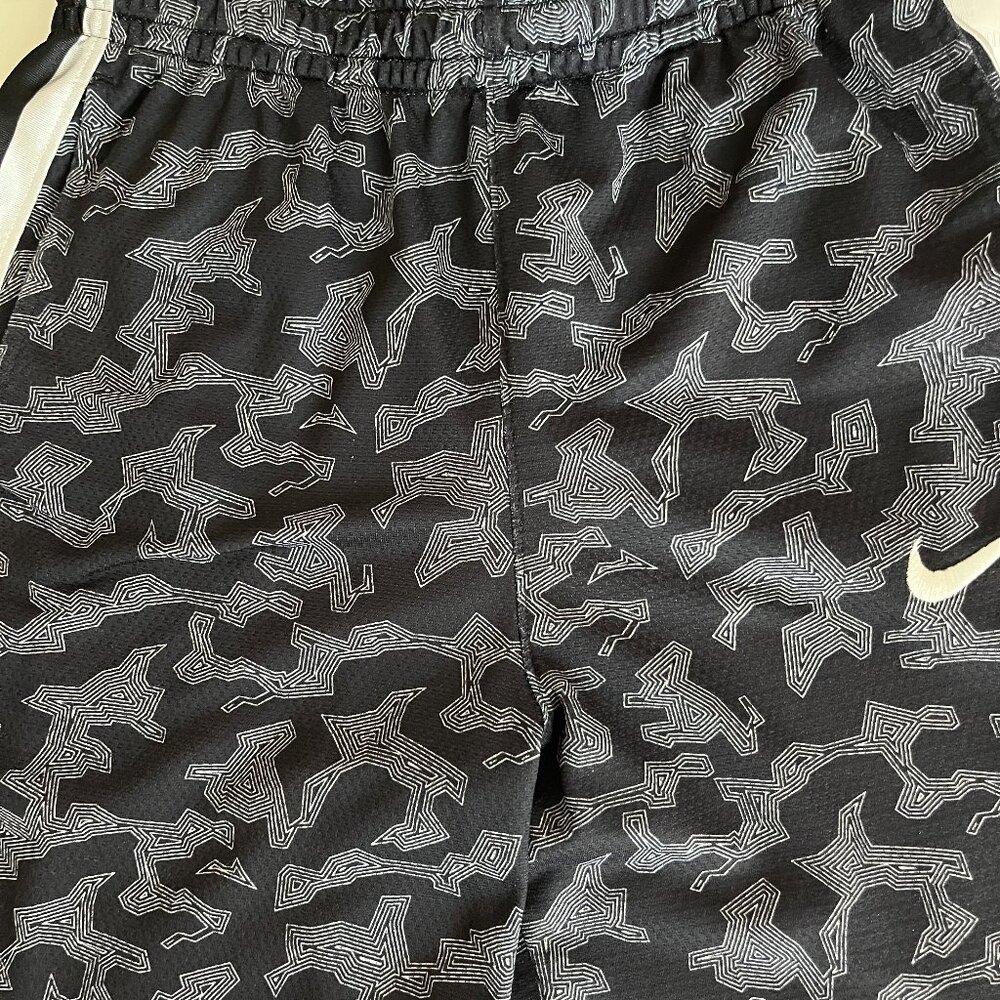 Nike Dri-Fit Boys Elite Gray & Black Athletic Basketball  Shorts